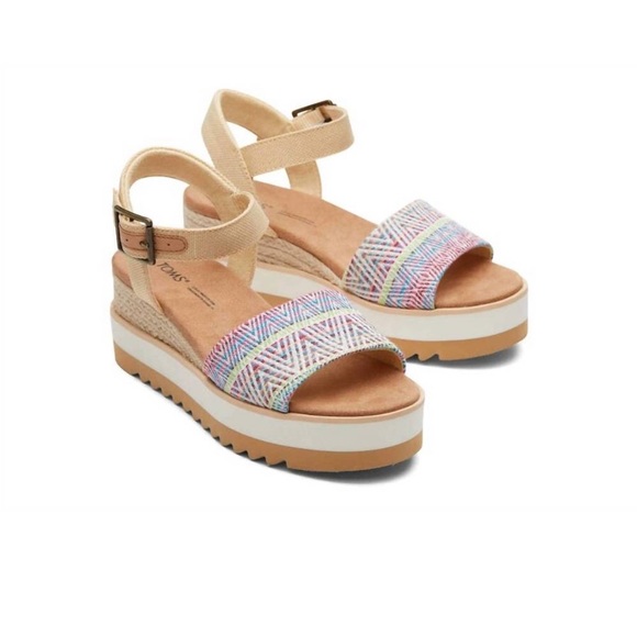 Toms Shoes - TOMS Diana Wedge in Natural Diamond Global Woven Sandal. Size 6